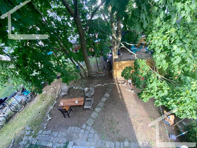 Building Photo - Best Deal on a Cat Friendly Apt.  Last Mon...