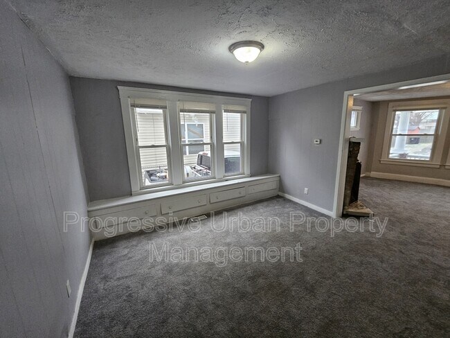 Building Photo - 10602 Earle Ave