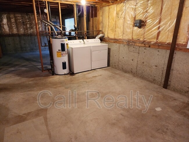 Building Photo - 1533 E 39th Ave