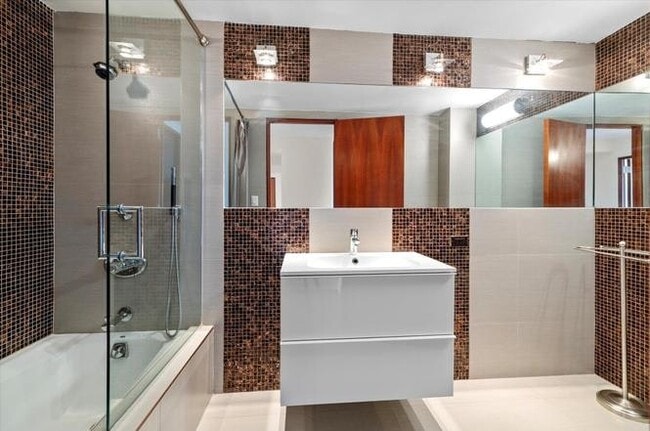 Building Photo - 200 Old Palisade Rd