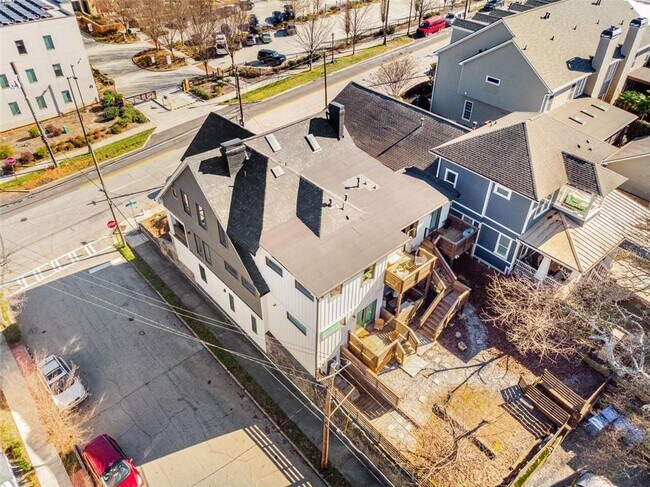 Building Photo - 724 Charles Allen Dr NE