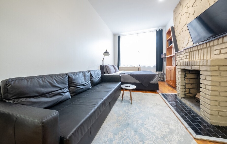 Building Photo - 32 W 86th St