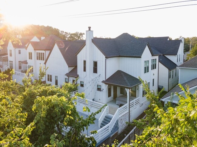 Building Photo - **LIKE-NEW, HIGH-END EXECUTIVE HOME WITH I...