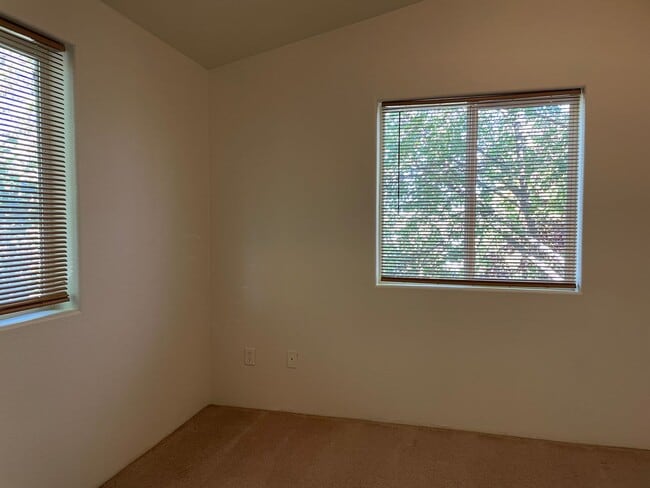 Building Photo - Very Nice Two Story 2 Bedroom 1.5 Bathroom...