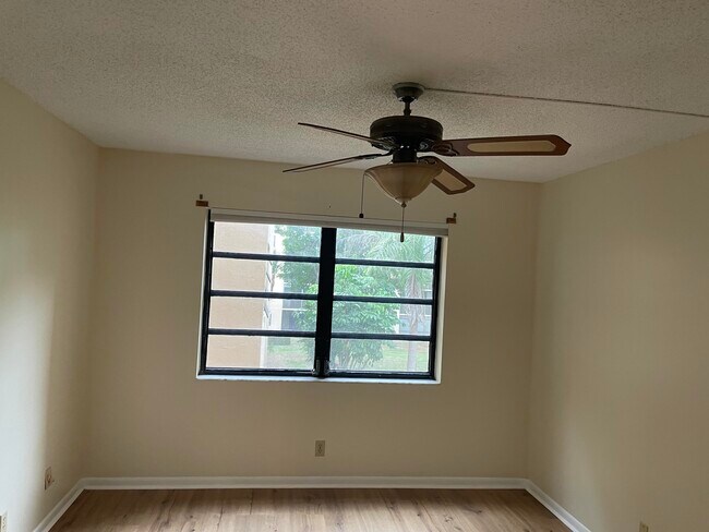 Building Photo - 4760 Lucerne Lakes Blvd