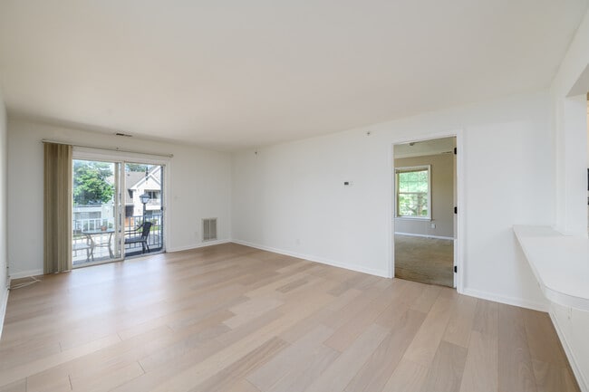 Building Photo - 430 Wedgewood Cir