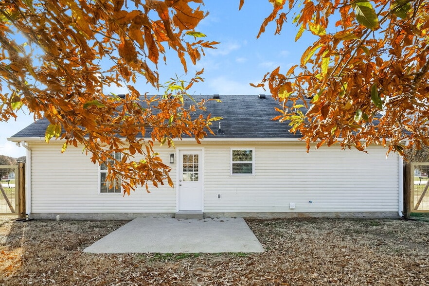 Building Photo - 114 Antler Dr