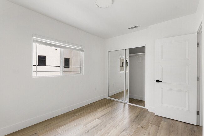 Building Photo - 743 3/4 Occidental Blvd