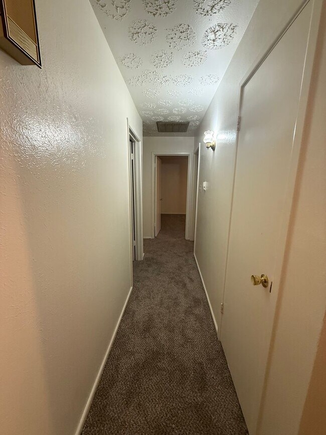 Building Photo - 2723-2723 Fair Palms Pl