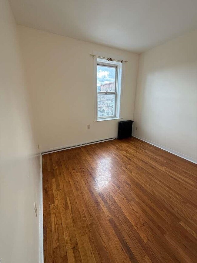 Building Photo - 328 62nd St