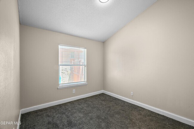 Building Photo - 450 Sunrise Hills Dr