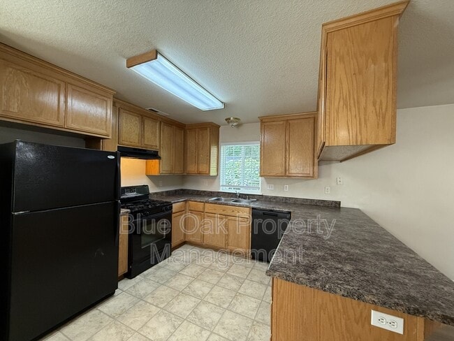 Building Photo - 592 E 5th Ave