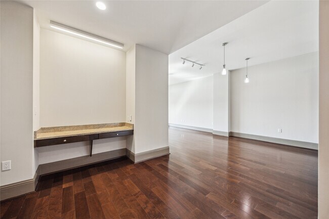 Building Photo - 9870 Gaylord Dr