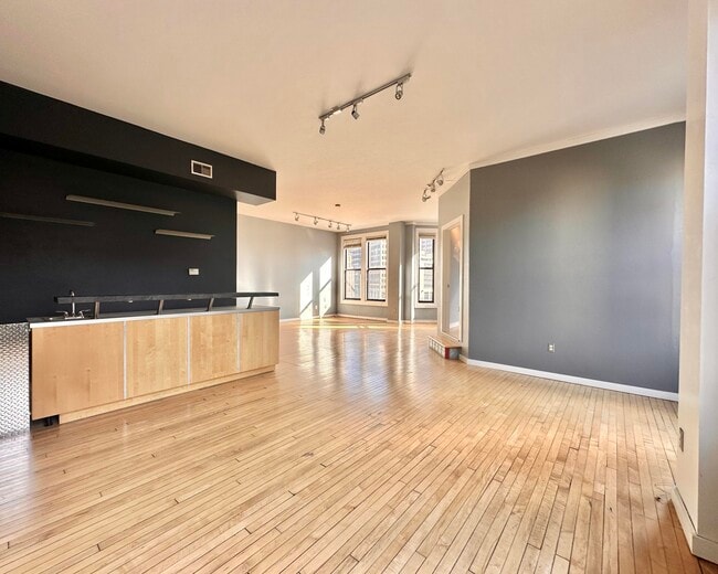 Building Photo - 108 W Wells St