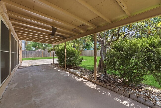 Building Photo - 8115 Theisswood Rd