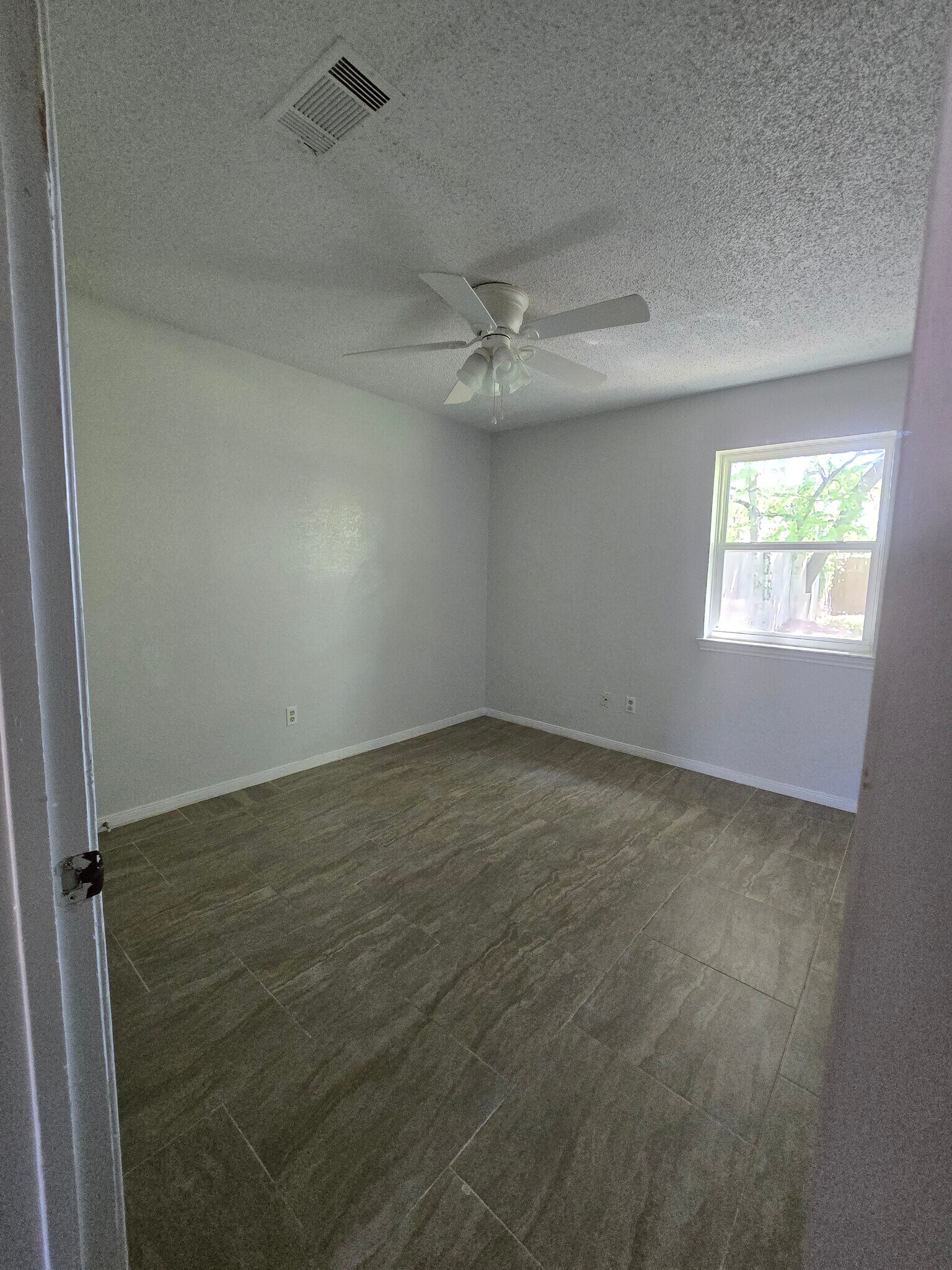 Building Photo - 203 Sorrell Dr