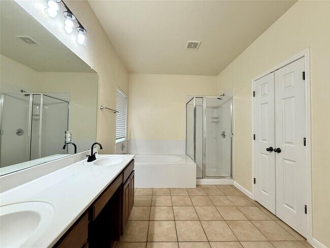 Building Photo - 4025 Meadow Bluff Way