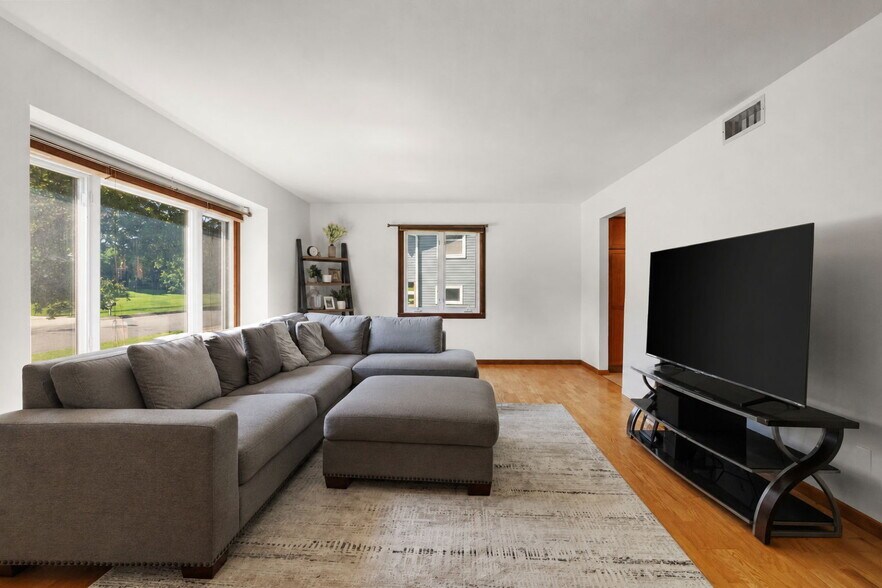 Building Photo - 3622 Rolling Hill Dr