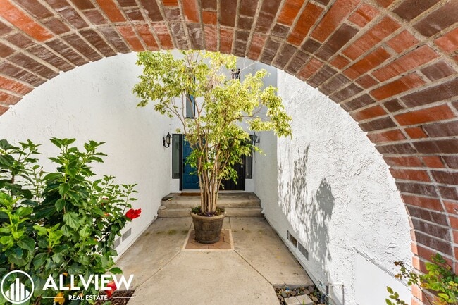Building Photo - Coastal San Clemente Townhome with Brand New Flooring – Steps to the Beach!