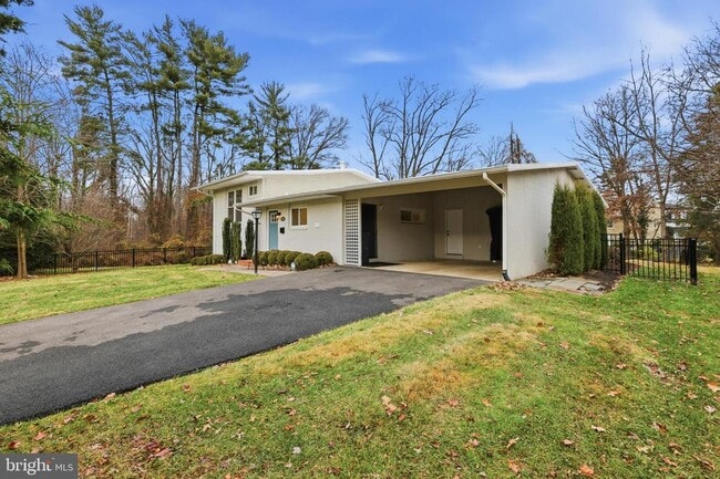 Building Photo - 6616 Beverly Ave