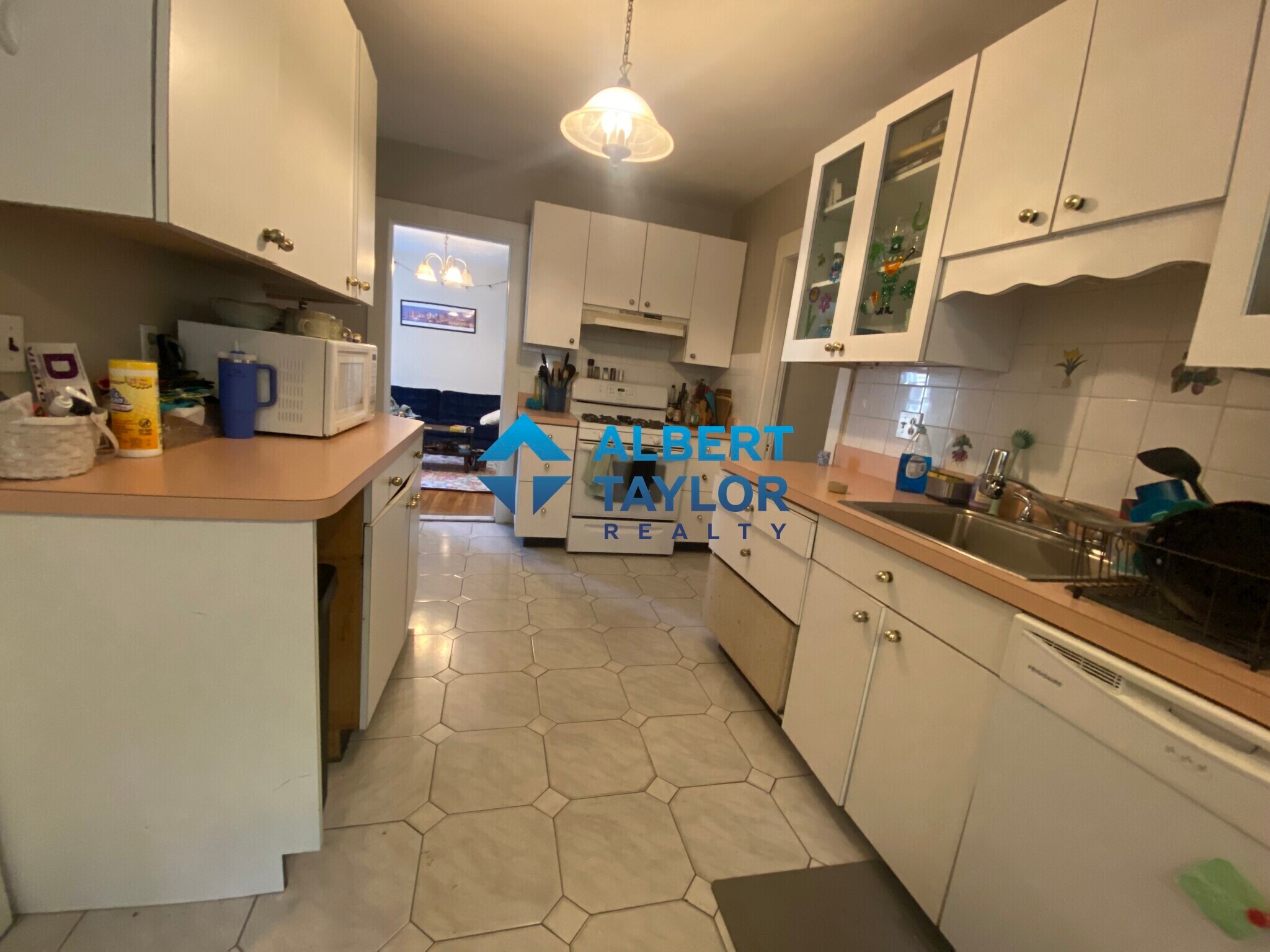 Building Photo - 94 Heath St