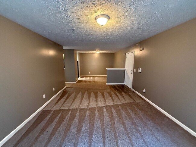 Building Photo - 13104 Fairington Ridge Cir