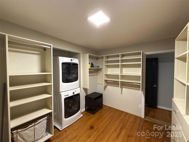 Building Photo - 1600 Paddock Cir