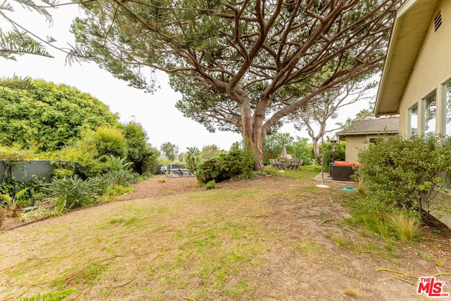 Building Photo - 28952 Selfridge Dr