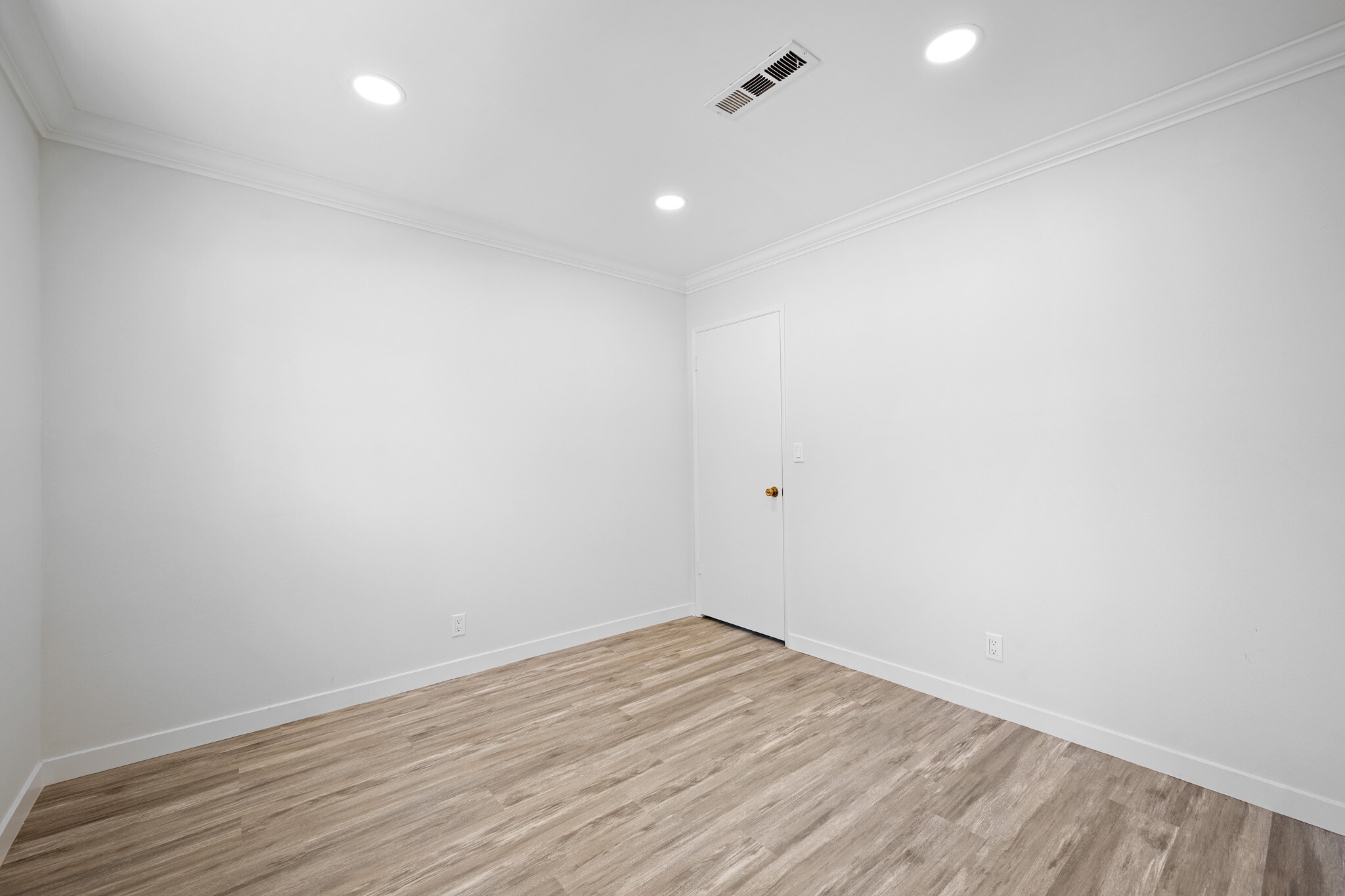 Building Photo - 575 Winona Way