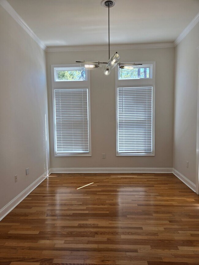 Building Photo - 3-bedroom, 2-bathroom cottage-style villa in Savanna Pointe