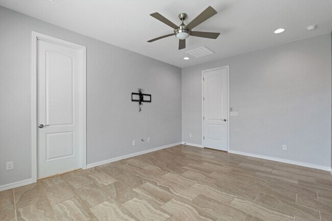 Building Photo - Immaculate & Move-In Ready – Upscale 3BR/2...