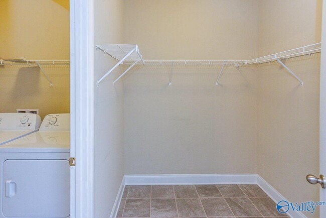Building Photo - 3031 Greenway Cir SE
