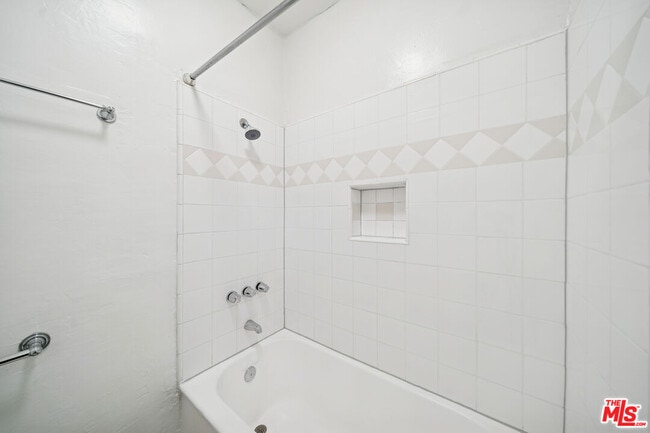 Building Photo - 1267 Vin Scully Ave