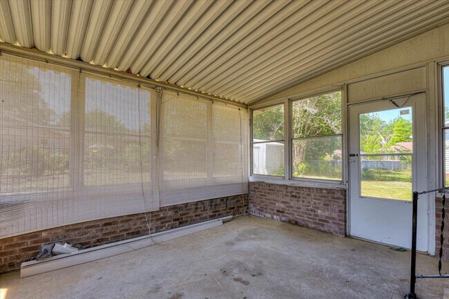 Building Photo - 2021 Arcadia Ct