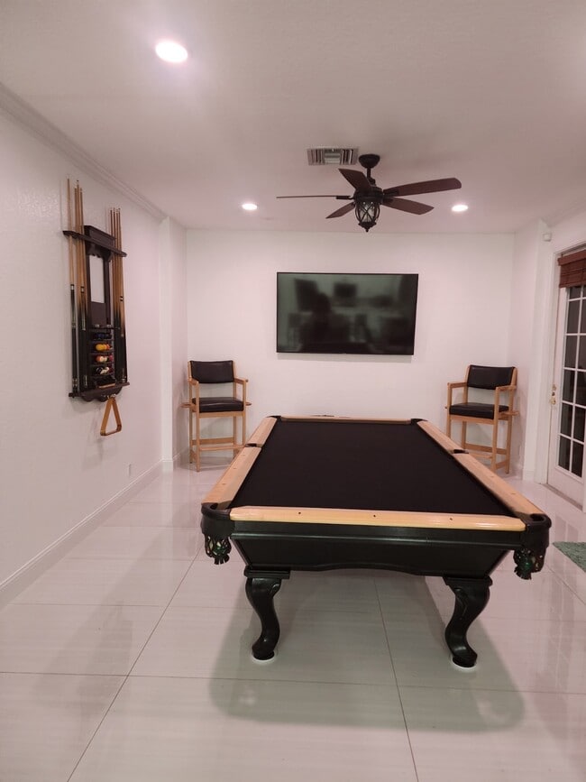 Building Photo - 400 SW 15th Dr