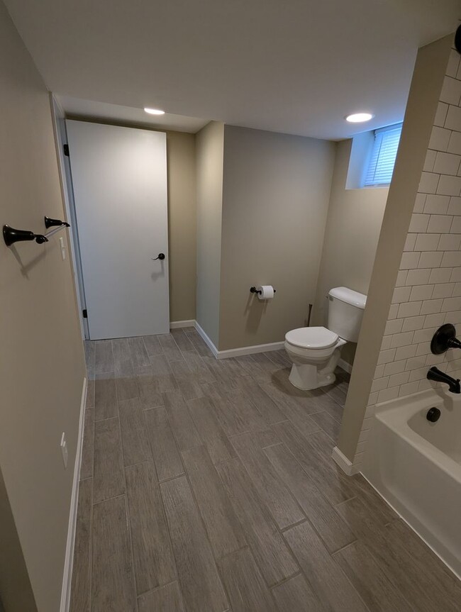Building Photo - Charming & Spacious Home in the Heart of Richfield