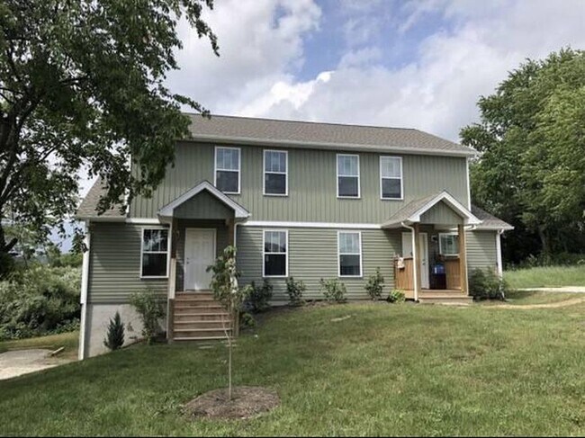 Building Photo - 1466 Sandy Cir