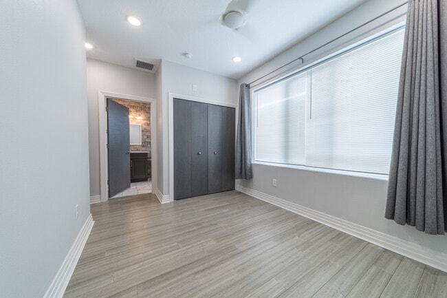 Building Photo - 2325 1st Ave S