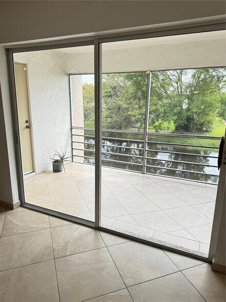 Building Photo - 3111 Coral Springs Dr