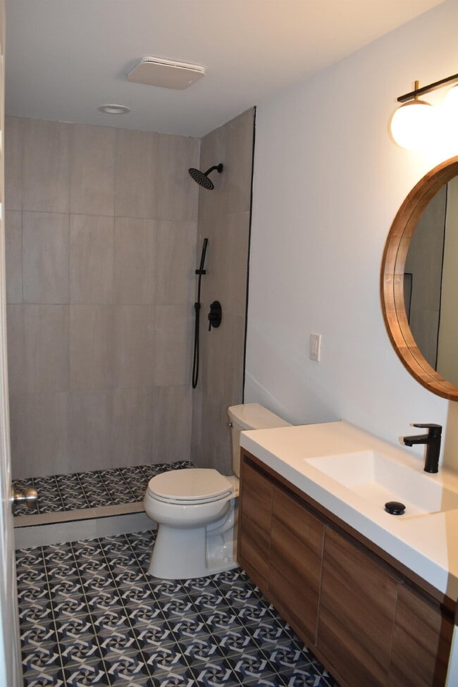 Building Photo - "Spacious Urban Living: Charming 2-Bedroom Retreat in St. Louis City - 1287 Sq Ft of Comfort!"  C...