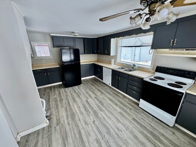 Building Photo - 30556 Lanan Rd