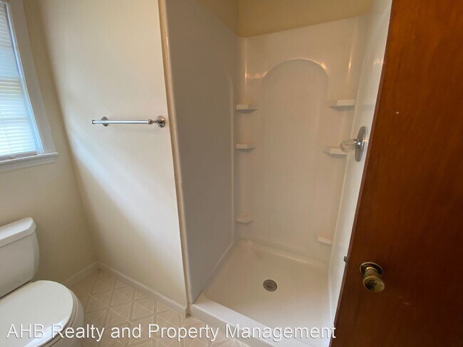 Building Photo - 3 br, 2 bath House - 209 Meadowbrook Dr.