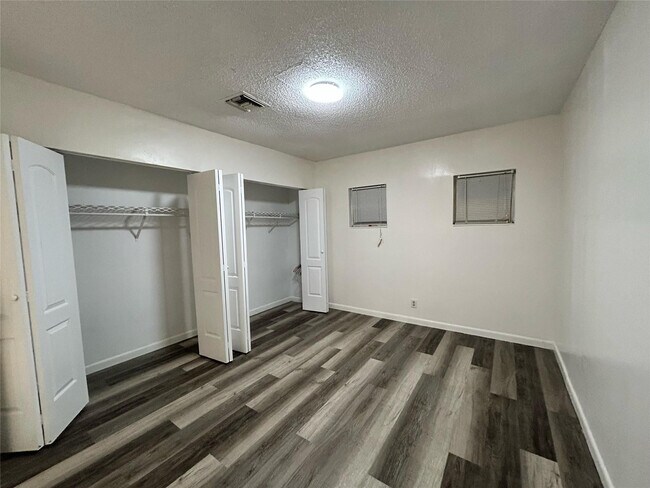 Building Photo - 4850 SW 63rd Terrace