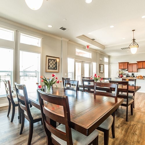 Building Photo - 809 E Briggs Dr