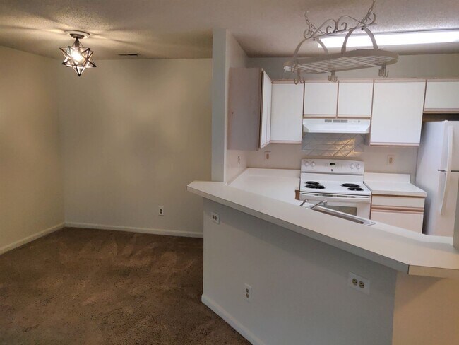 Building Photo - Charming 2 Bedroom/ 1 Bathroom Condo in Parkville, MD!