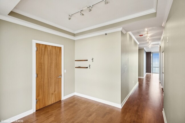 Building Photo - 1211 S Prairie Ave