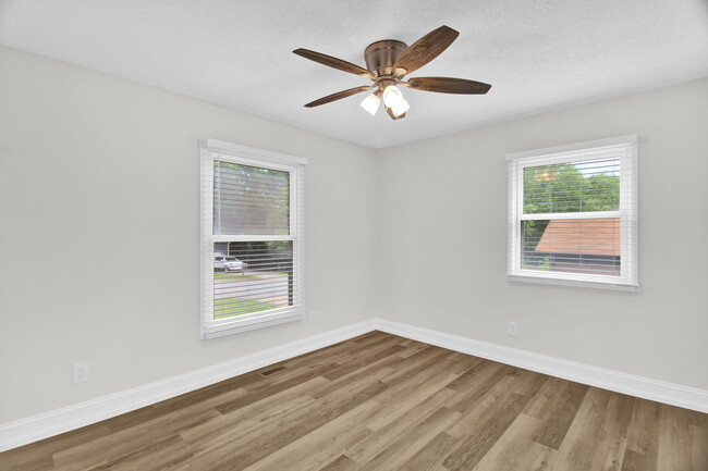 Building Photo - 3 Lord Foxley Ct