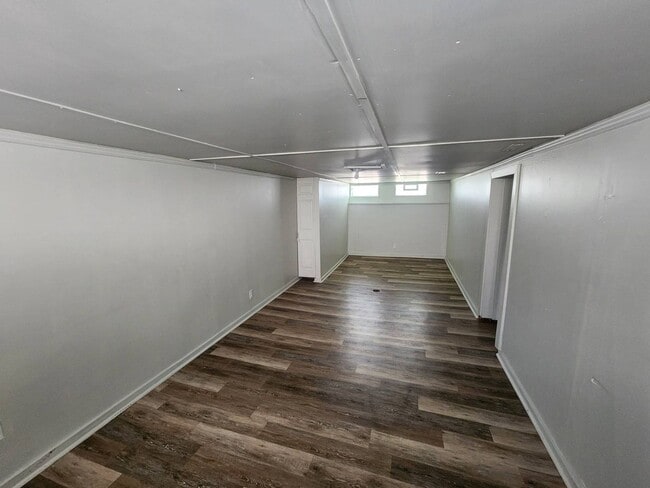 Building Photo - Charming 3-Bedroom Property in Prime Location