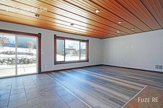 Building Photo - 1204 5th St SW