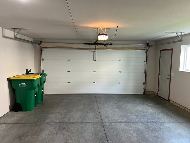 Building Photo - 1243 Salem Dr